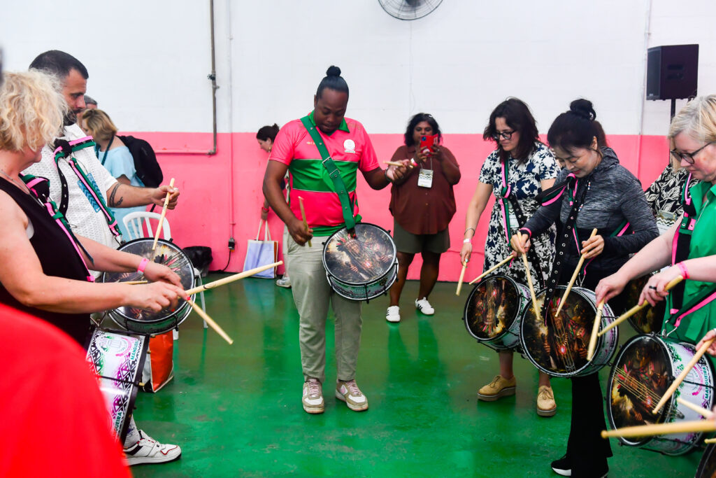 Mangueira mostrou os bastidores do Carnaval na conferência internacional de gestão cultural no Rio