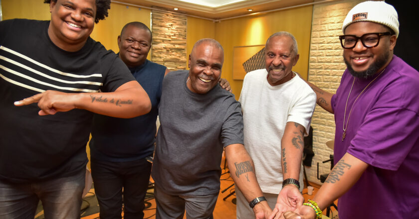 “Todo Mundo Canta Fundo” – 50 anos do grupo Fundo de Quintal na Cidade do Samba